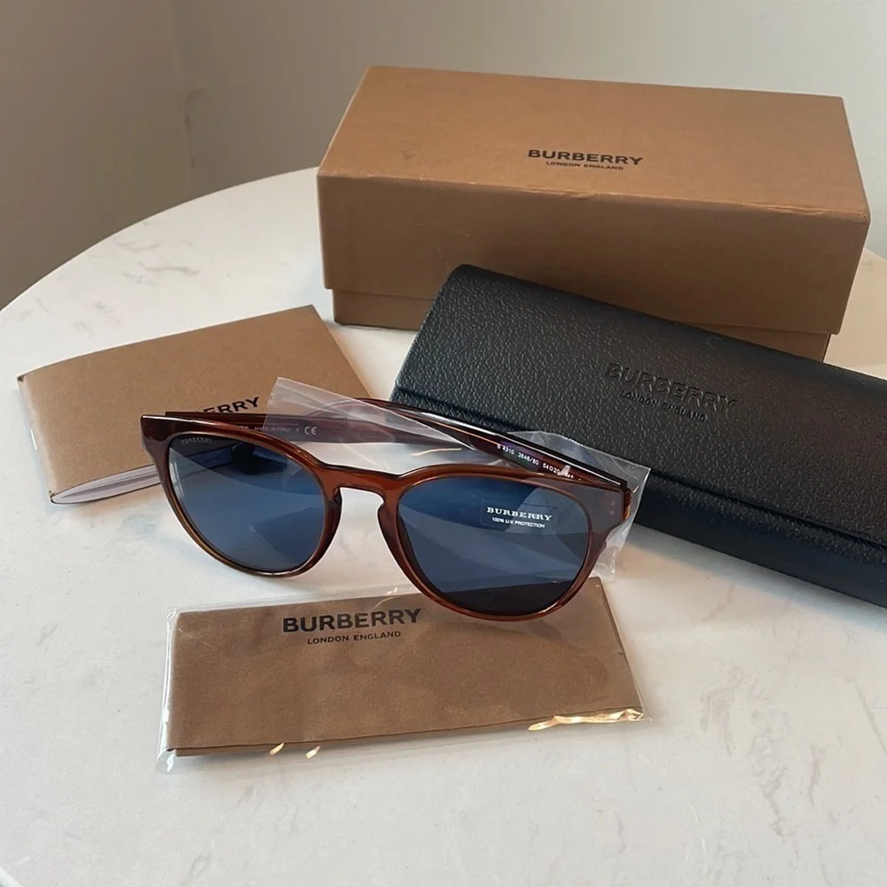 NWT BURBERRY Unisex Transparent Brown Round Sunglasses With Blue Lenses Amazon.com: BURBERRY BE4251Q 300213 53M Dark Havana/Brown  main image 4